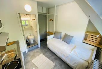 STUDIO proche commodit   et gare . Centre ville allows 18 year olds to book a room
