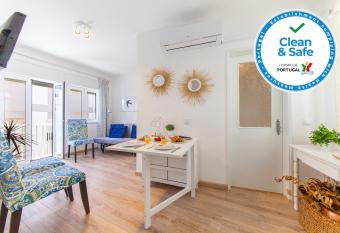 B48 - Olive Tree Street 2 Bed Flat has Balcony rooms