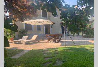 A CASA DI SISSI allows 18 year olds to book a room