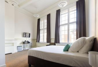 The Velvet Lodge allows 18 year olds to book a room