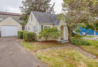 Le Beach Cottage has Balcony rooms