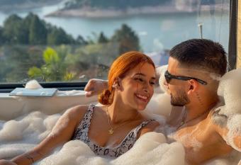 Apartamentos Monte Gandolfo allows 18 year olds to book a room