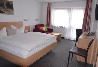 Hotel Garni Sport Sonneck allows 18 year olds to book a room