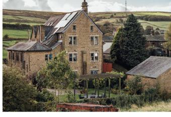 Bronte Chapel Retreat With Hot Tub has rooms with a private hot tub