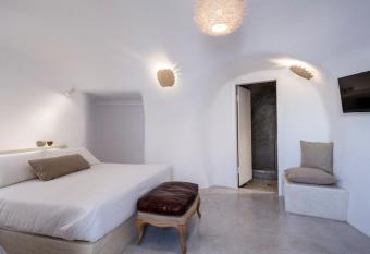 Luxury Santorini Villa Villa Aqua Dream Indoor Plunge Pool 1 BDR Oia allows 18 year olds to book a room