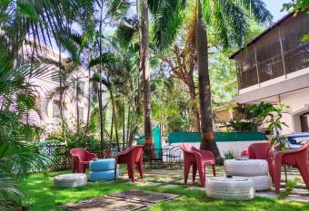Hostel Lifespace- Garden Bungalow with Pods, CoWork & Cafe has Balcony rooms
