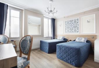 Hotel Montpensier allows 18 year olds to book a room