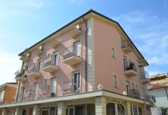 Residence Uno Studio&Suites has Balcony rooms