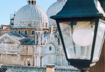 Ai Savi di Venezia has Balcony rooms