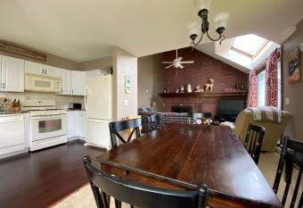 Sunrise Timberline L8 by Killington Vacation Rentals has Balcony rooms