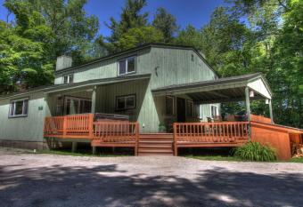 Killington Mountain Retreat by Killington Vacation Rentals has Balcony rooms