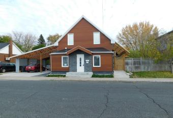 Well Equipped Studio For Non-Smoking Gue allows 18 year olds to book a room