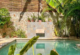 Arich   Valladolid Hotel & Hostal has Balcony rooms