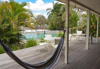 Hervey Bay Flashpackers allows 18 year olds to book a room