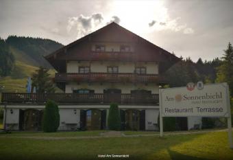 Berghotel Sonnenbichl has Balcony rooms