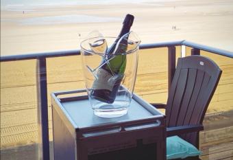 Renovated studio direct Seaview has Balcony rooms