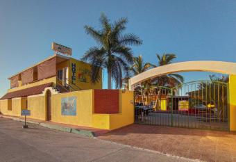 Marina del Sol has Balcony rooms