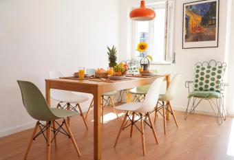 Casa da Ana Alvor allows 18 year olds to book a room