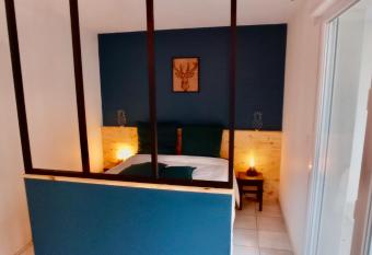 Brit s Studio has Balcony rooms