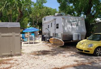 Tiny House RV, Kayak allows 18 year olds to book a room