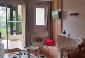 Le Green - Parking priv   et Piscine - Deauville allows 18 year olds to book a room