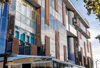 Hotel IN allows 18 year olds to book a room