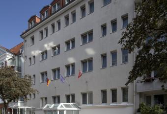 Heikotel - Stadtpark Residenz allows 18 year olds to book a room