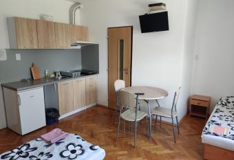 Gars  nky v rodinnom dome Nitra-Lu  ianky allows 18 year olds to book a room