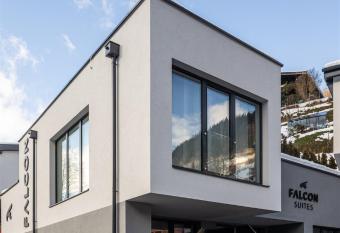 Falcon Suites Zell am See has Balcony rooms