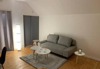 Aux portes de la Baie de Somme chez Lydie et Seb allows 18 year olds to book a room