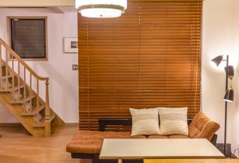 GLOCE                     l ZUSHI NAGISA HOUSE has rooms with a private hot tub