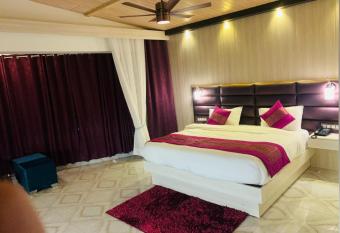 HOTEL JP REGENCY has Smoking/Balcony rooms