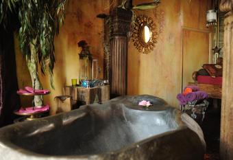 B&B Le Manoir d Ange allows 18 year olds to book a room