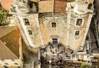 Casa Vacanze Porta Manfredi has Balcony rooms