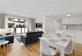 Burwood Serviced Apartments has Balcony rooms