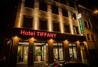 Hotel Tiffany allows 18 year olds to book a room