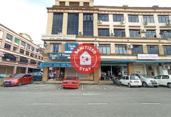 OYO 90117 Grand Vista allows 18 year olds to book a room