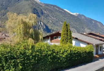 Apartment Suzana has Balcony rooms