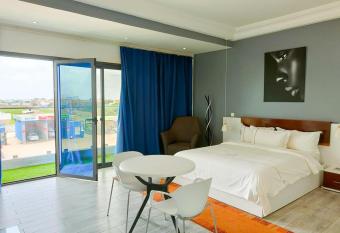 S  suite has Balcony rooms