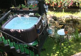 Vila Ralf has Balcony rooms