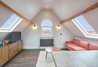 Host & Stay - The Loft at Skinner St allows 18 year olds to book a room