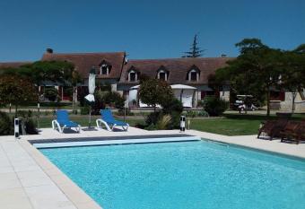 Camping Au Clos de Beaulieu allows 18 year olds to book a room