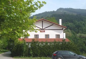 Pardiola Baserria allows 18 year olds to book a room