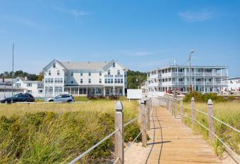 Ocean House Hotel & Motel has Balcony rooms