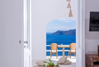Luxury Santorini Villa Infinity Blue Villa Outdoor Plunge Pool Sea Caldera View 1 BDR Oi allows 18 year olds to book a room