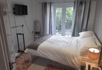 Shirley Fantastic Penthouse En-Suite Families and Contractors Occasional Bed Available has Balcony rooms