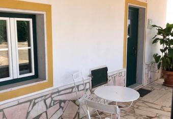 Casas da Saibreira - n  9 allows 18 year olds to book a room