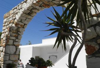 studios MARIA in naoussa paros 2-4 persons allows 18 year olds to book a room