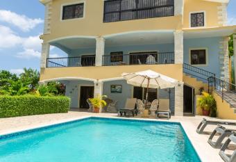 Estancia Las Mercedes has Balcony rooms