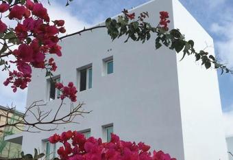 Blue House has Balcony rooms